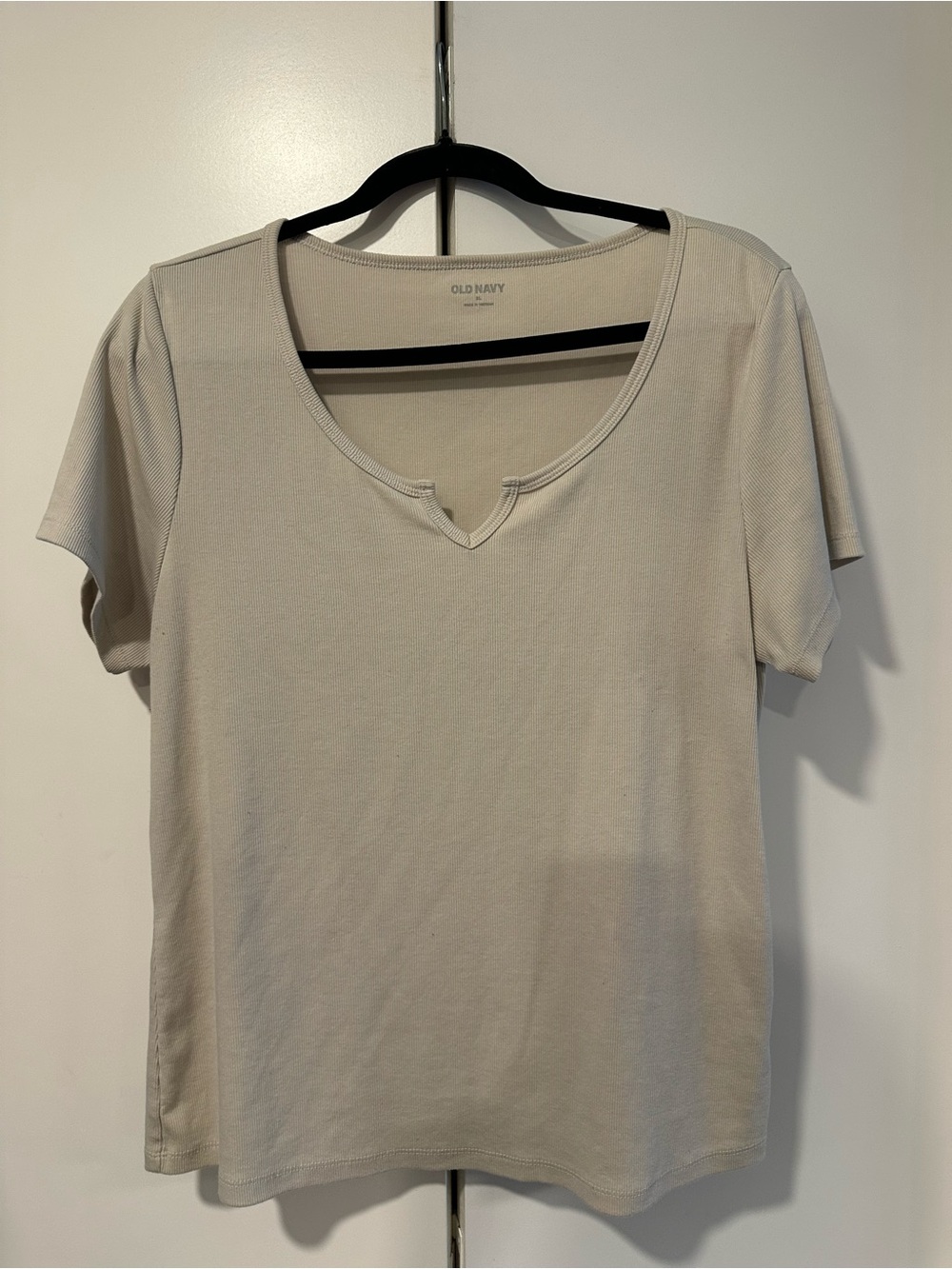 Old Navy Women's Cream Beige Short Sleeve Notch Neck Tee